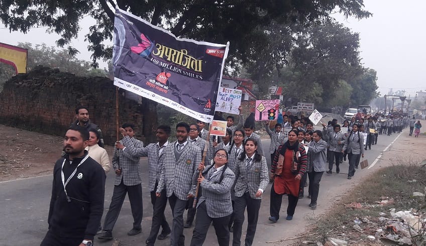 बड़गांव में यातायात जागरुकता रैली निकालते दिव्य पब्लिक स्कूल के छात्र-छात्राएं बड़गांव में यातायात जागरुकता रैली निकालते दिव्य पब्लिक स्कूल के छात्र-छात्राएं