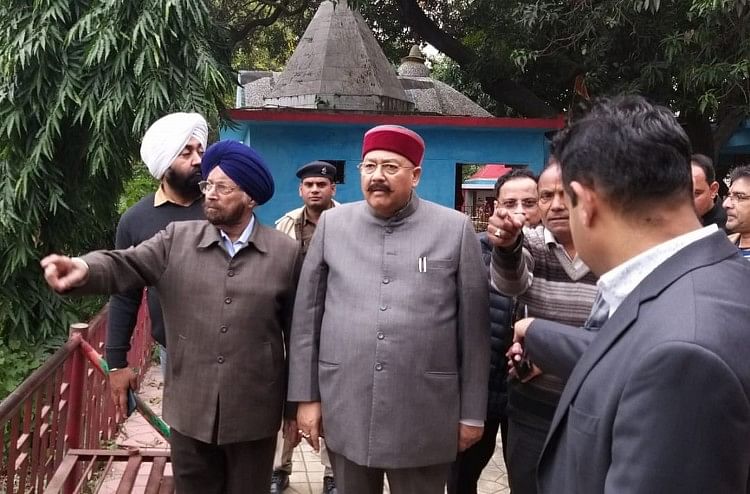 ‘13 डिस्ट्रिक्ट-13 डेस्टिनेशन’ पर तेजी से काम करें अधिकारी : महाराज काशीपुर में गिरीताल सरोवर का निरीक्षण करते पर्यटन मंत्री।