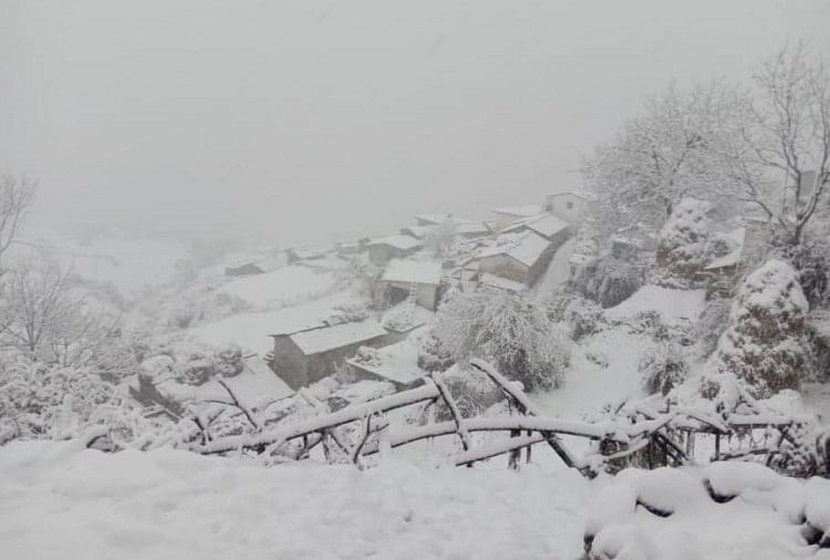 उत्तराखंड में बर्फबारी