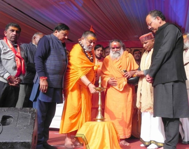 कोटद्वार के श्री सिद्धबली बाबा महोत्सव में भजन संध्या का शुभारंभ करते जगद्गरु शंकराचार्य राजरा?
