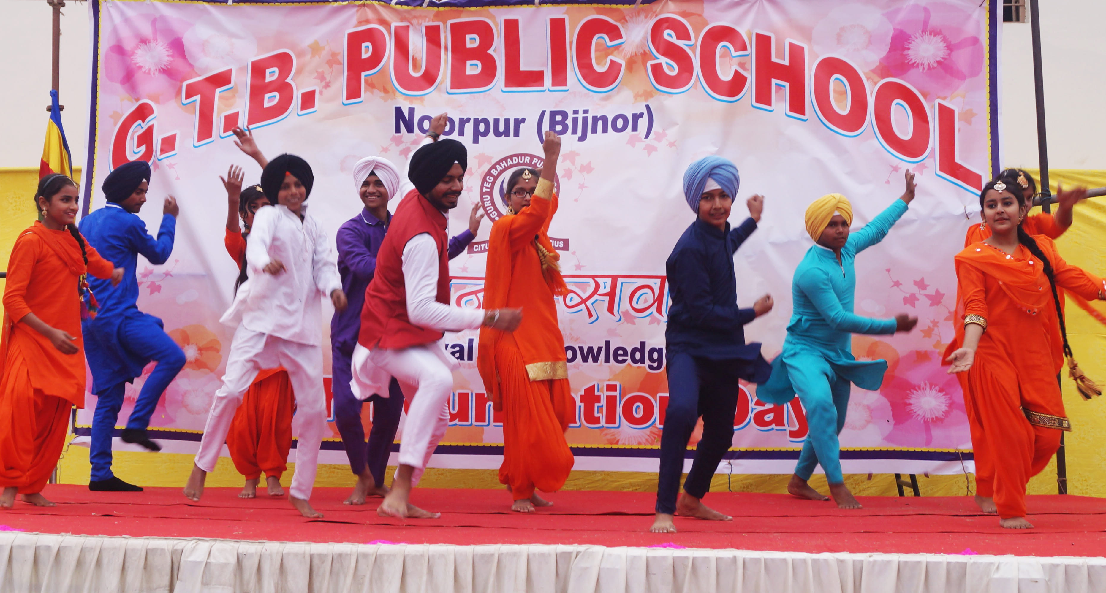 नूरपुर में गुरु तेग बहादुर पब्लिक स्कूल में हुए वार्षिकोत्सव  में सांस्कृतिक कार्यक्रम प्रस्तु?