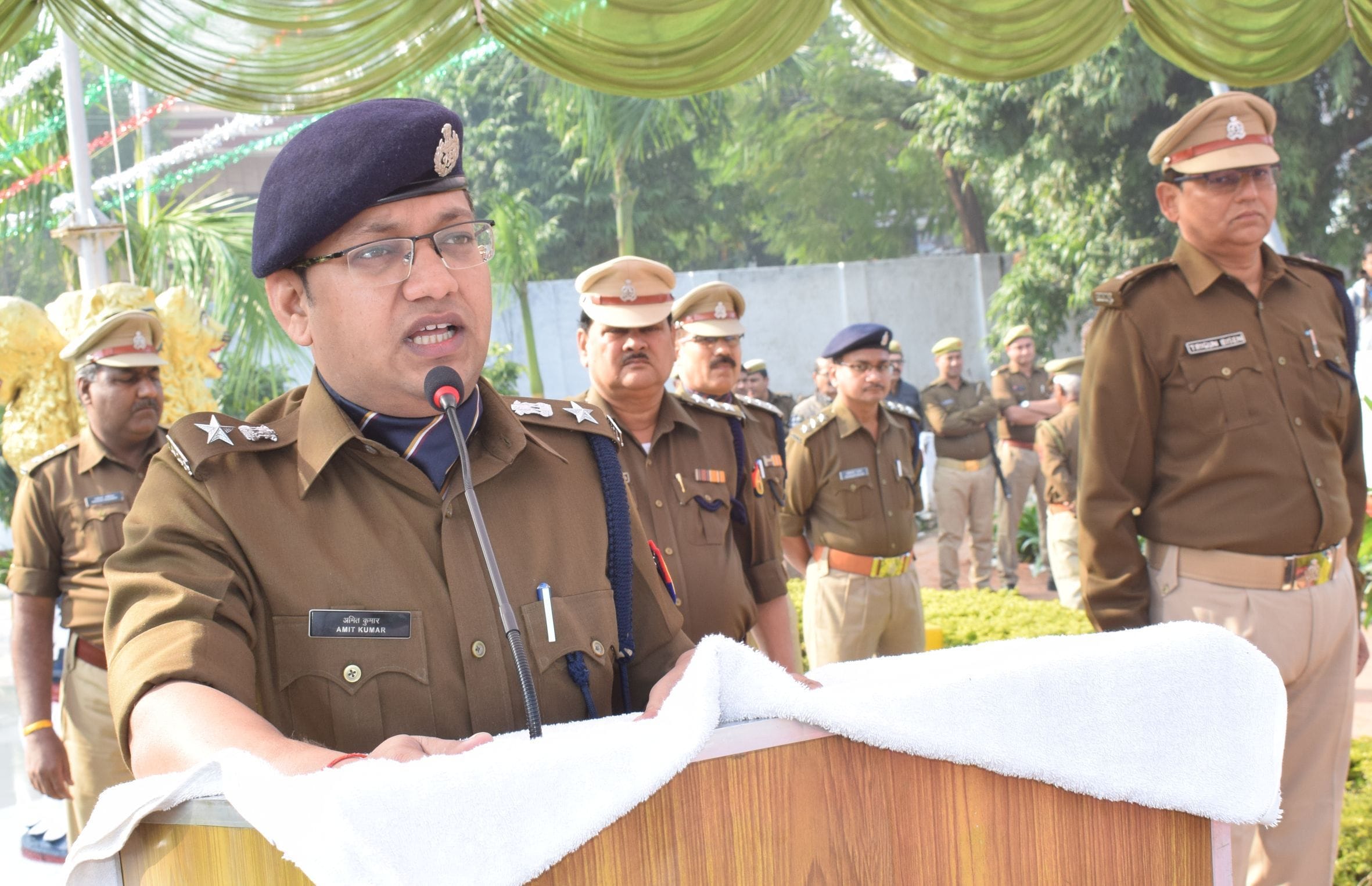 पासिंग आउट परेड को संबोधित करते एसपी अमित कुमार। संवाद न्यूज एजेंसी पासिंग आउट परेड को संबोधित करते एसपी अमित कुमार। संवाद न्यूज एजेंसी