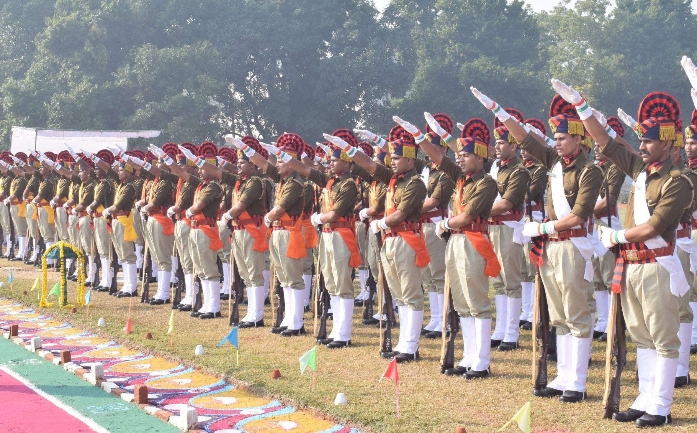 हरदोई की पुलिस लाइन में कर्तव्यनिष्ठा की शपथ लेते रंगरुट। संवाद न्यूज एजेंसी हरदोई की पुलिस लाइन में कर्तव्यनिष्ठा की शपथ लेते रंगरुट। संवाद न्यूज एजेंसी