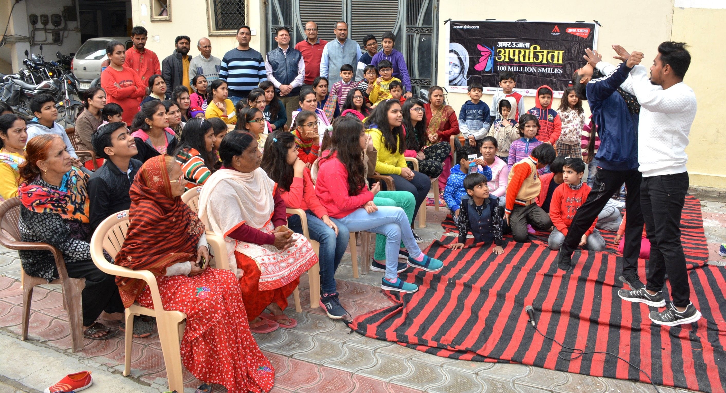 वैष्णो रॉयल अपार्टमेंट में अमर उजाला द्वारा आयोजित अपराजिता कार्यक्रम में सेल्फ डिफेंस के बारे वैष्णो रॉयल अपार्टमेंट में अमर उजाला द्वारा आयोजित अपराजिता कार्यक्रम में सेल्फ डिफेंस के बारे