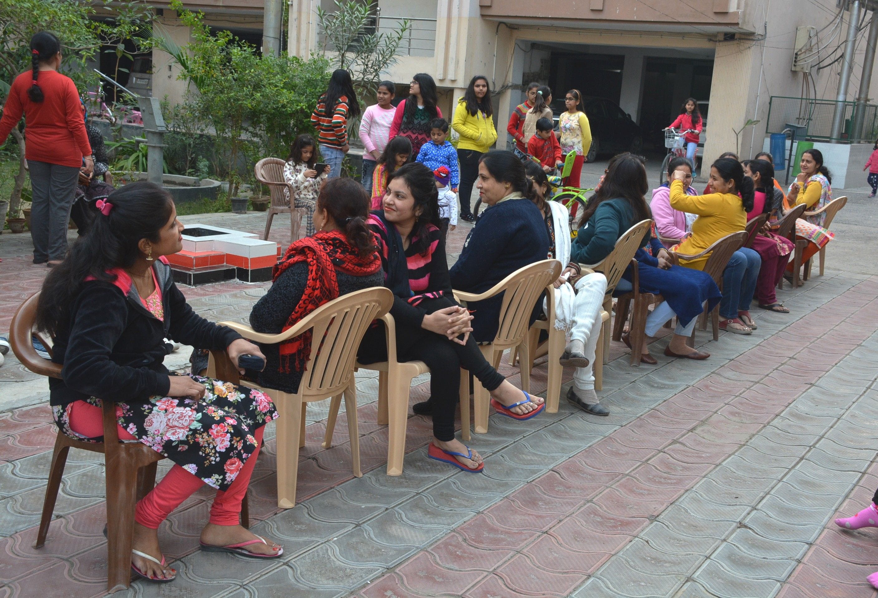 वैष्णो रॉयल अपार्टमेंट में अमर उजाला द्वारा आयोजित अपराजिता कार्यक्रम में म्युजिकल चेयर गेम खे? वैष्णो रॉयल अपार्टमेंट में अमर उजाला द्वारा आयोजित अपराजिता कार्यक्रम में म्युजिकल चेयर गेम खे?