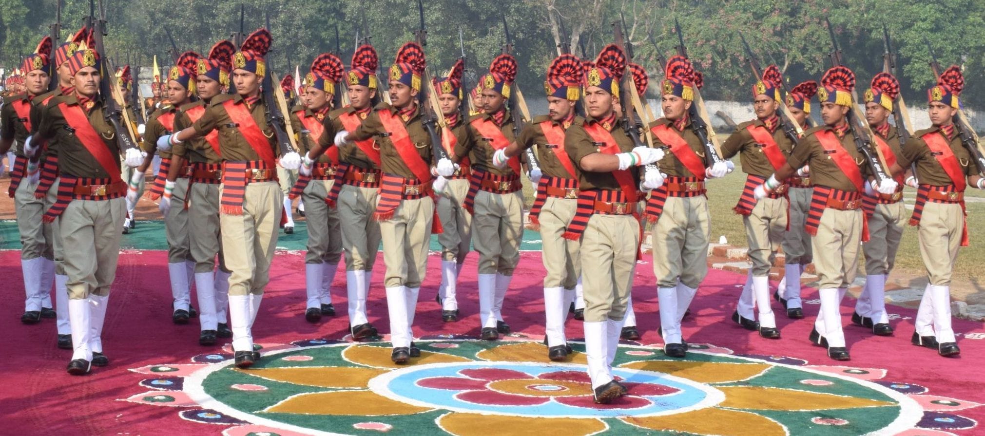परेड के दौरान सलामी देते रंगरुट। संवाद न्यूज एजेंसी परेड के दौरान सलामी देते रंगरुट। संवाद न्यूज एजेंसी