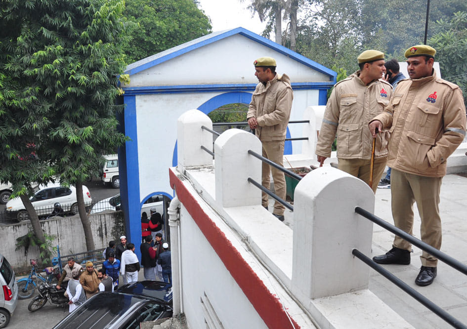 जिला पंचायत कार्यालय में बैठक दौरान तैनात पुलिस जिला पंचायत कार्यालय में बैठक दौरान तैनात पुलिस