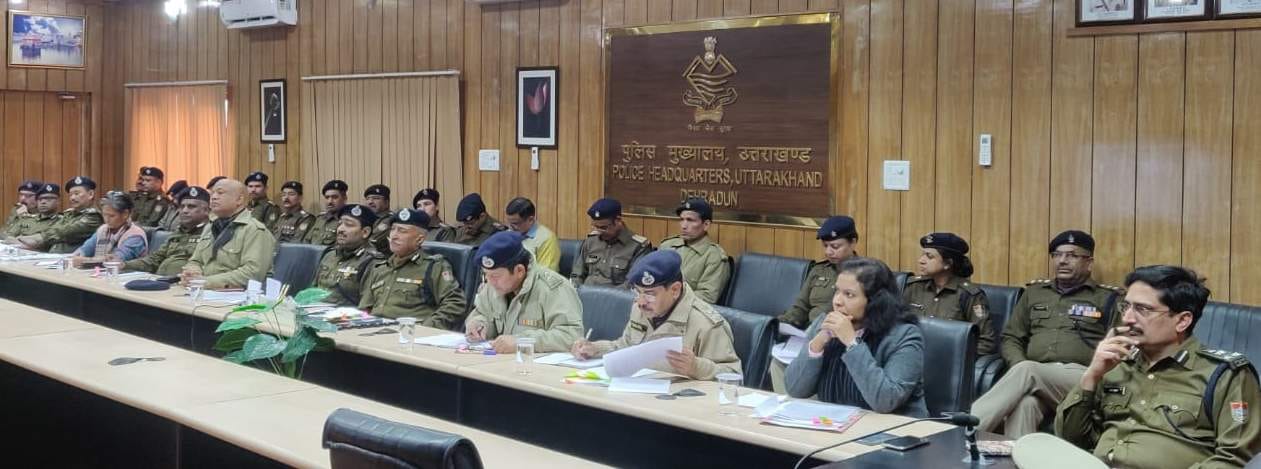    पुलिस मुख्यालय सभागार में जनपद के प्रभारियों एवं  परिक्षेत्र प्रभारियों के साथ आयोजित वीडियो क