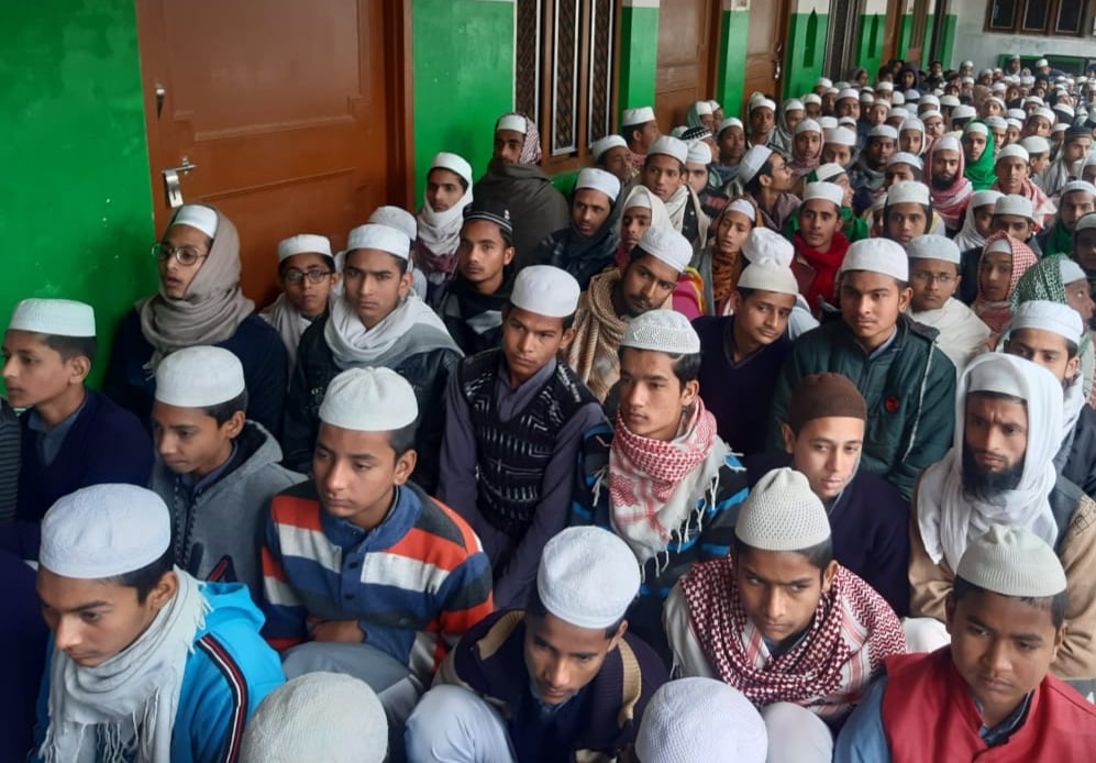 बैठक में उपस्थित मदरसा छात्र। बैठक में उपस्थित मदरसा छात्र।