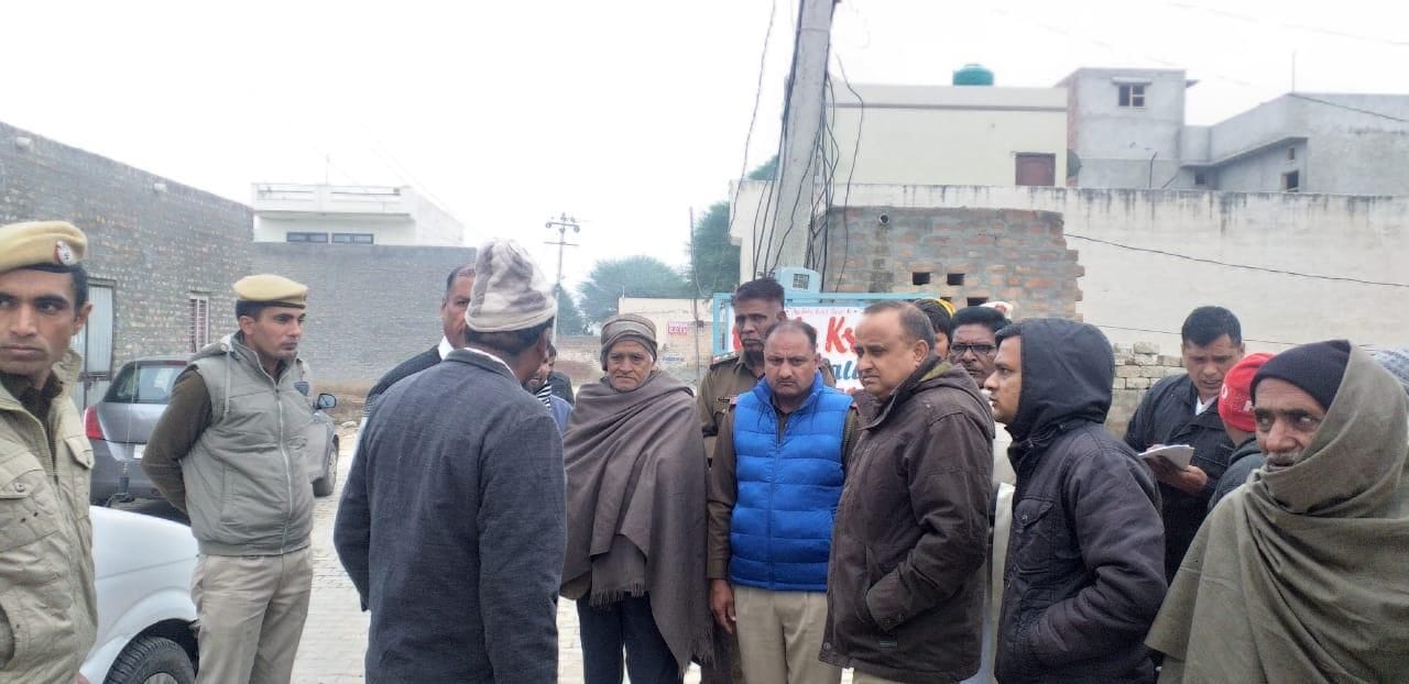 लूट की सूचना मिलते ही मौके पर पहुंची नरवाना शहर की पुलिस। लूट की सूचना मिलते ही मौके पर पहुंची नरवाना शहर की पुलिस।