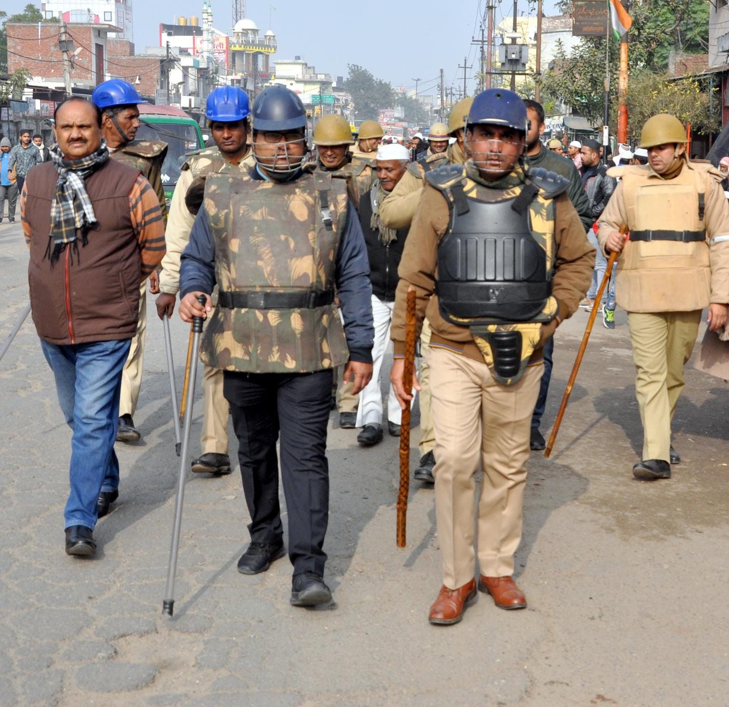 शामली दिल्ली रोड पर गस्ते एसडीएम व सीओ शामली दिल्ली रोड पर गस्ते एसडीएम व सीओ