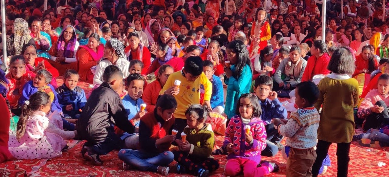 बागेश्वर के कांडा महोत्सव में उमड़ी भीड़।