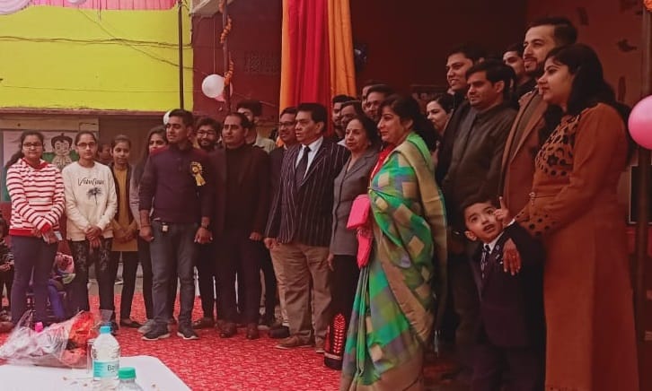 छुटमलपुर के सन राइज में पुरातन छात्र-छात्राओं के साथ प्रबंध समिति के सदस्य छुटमलपुर के सन राइज में पुरातन छात्र-छात्राओं के साथ प्रबंध समिति के सदस्य