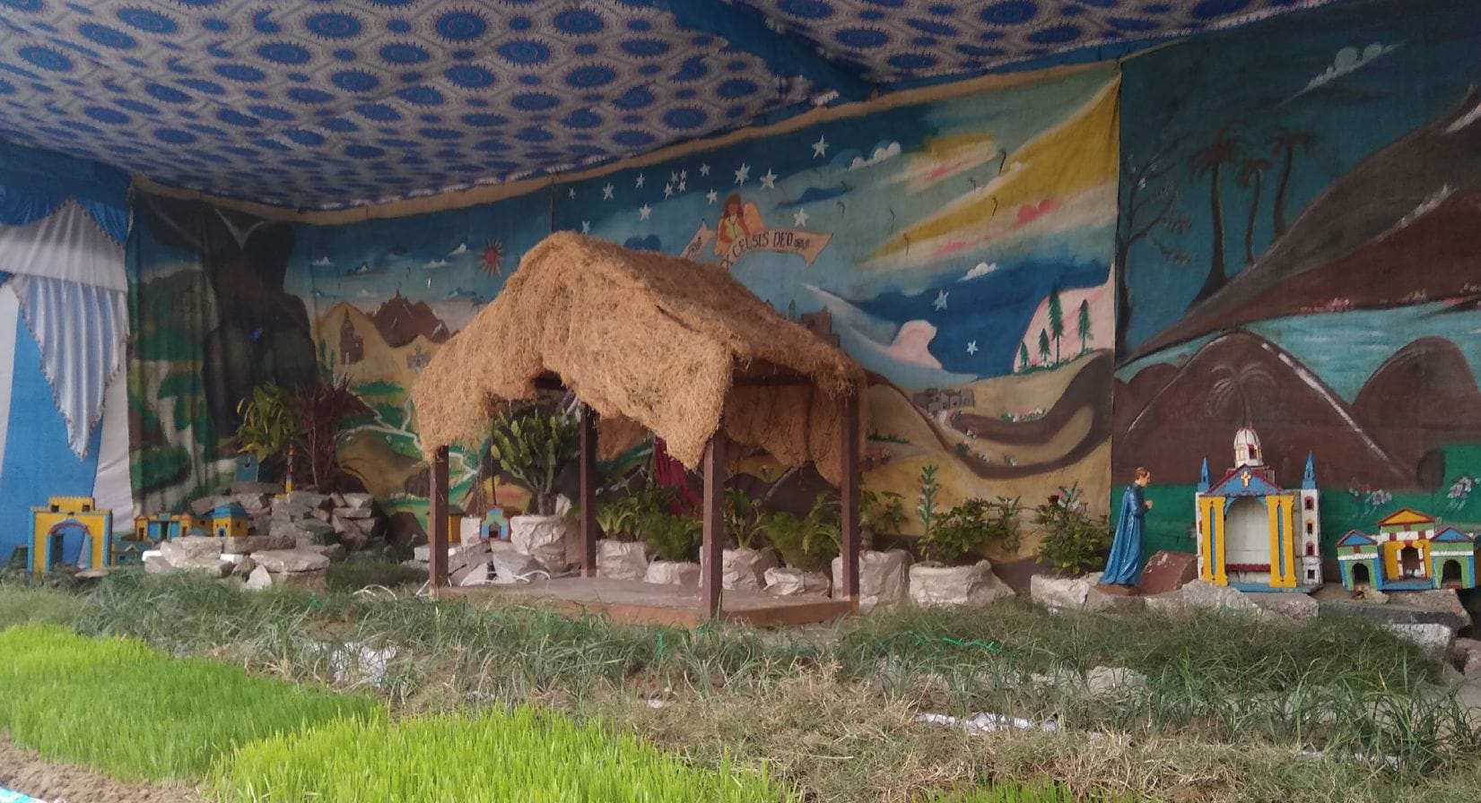 सरधना चर्च में क्रिसमस की तैयारियां। सरधना चर्च में क्रिसमस की तैयारियां।