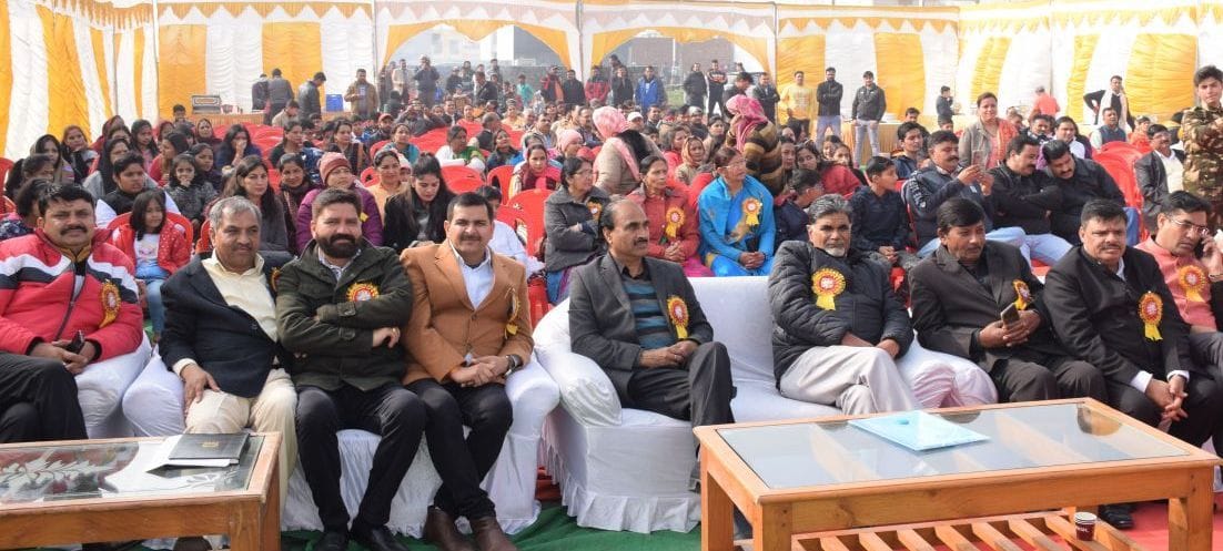रुद्रपुर के धर्मपुर में हुए कार्यक्रम में मौजूद लोग।