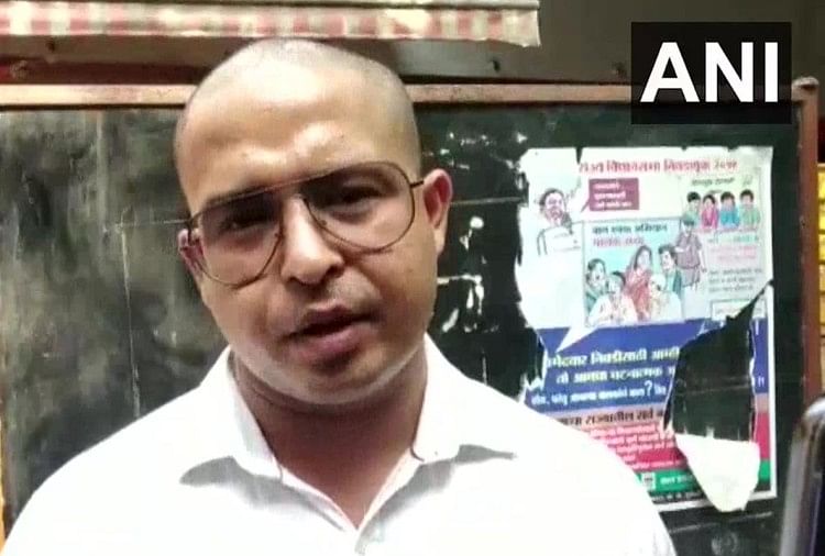 उद्धव के बारे में फेसबुक पर टिप्पणी करने वाले का शिवसैनिकों ने मुंडन कराया, पांच के खिलाफ एफआईआर उद्धव पर टिप्पणी करने वाले व्यक्ति की शिवसैनिकों ने पिटाई की और सिर मुंडवाया