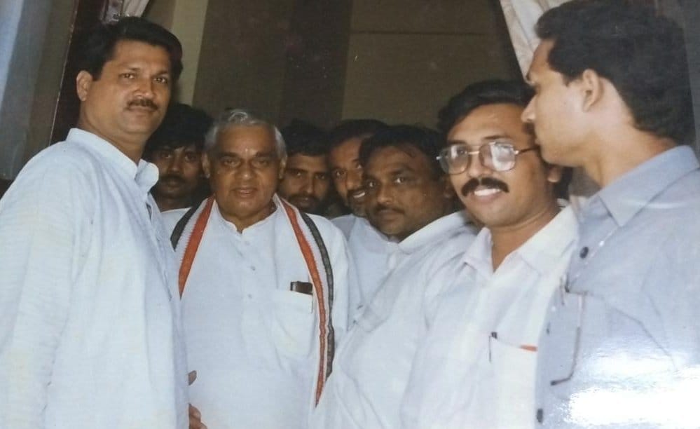 शामली में भाजपा नेता मोहित जैन  के आवास पर  पूर्व प्रधानमंत्री  स्व अटल बिहारी वाजपयी  फाइल  फोटा