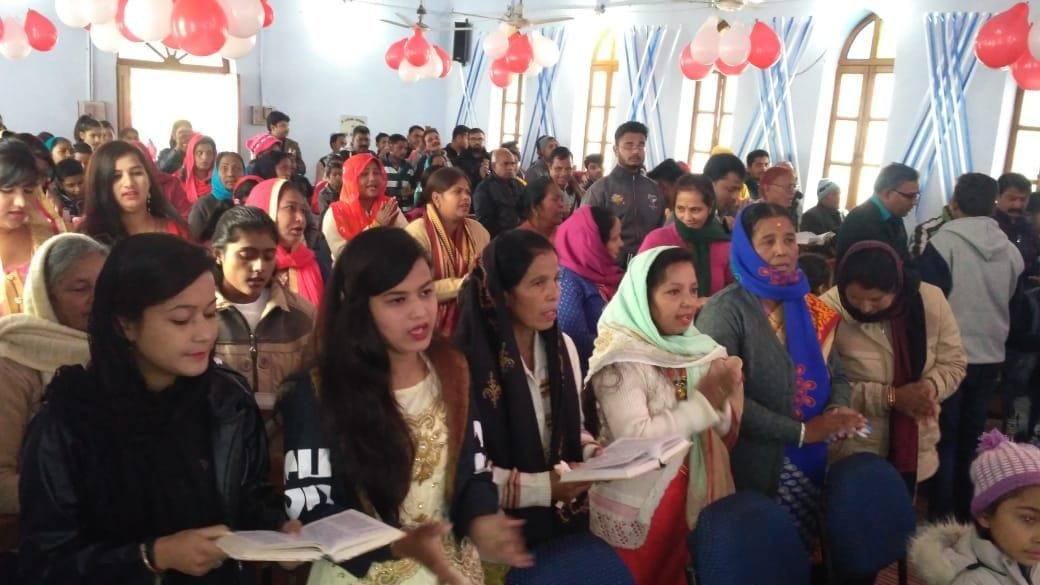 क्रिसमस डे पर टनकपुर के मेथोडिस्ट चर्च में विशेष प्रार्थना सभा में शामिल ईसाई धर्म के अनुयायी। क्रिसमस डे पर टनकपुर के मेथोडिस्ट चर्च में विशेष प्रार्थना सभा में शामिल ईसाई धर्म के अनुयायी।