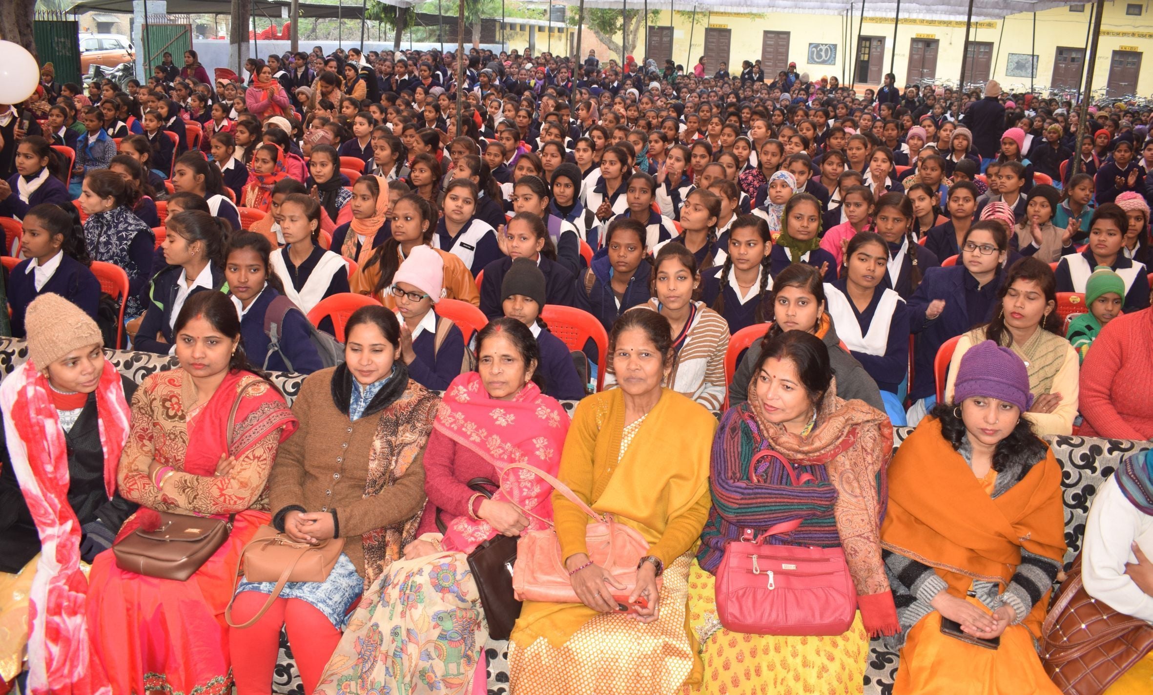 कार्यक्रम में मौजूद शिक्षिकाएं व छात्राएं। संवाद न्यूज एजेंसी कार्यक्रम में मौजूद शिक्षिकाएं व छात्राएं। संवाद न्यूज एजेंसी