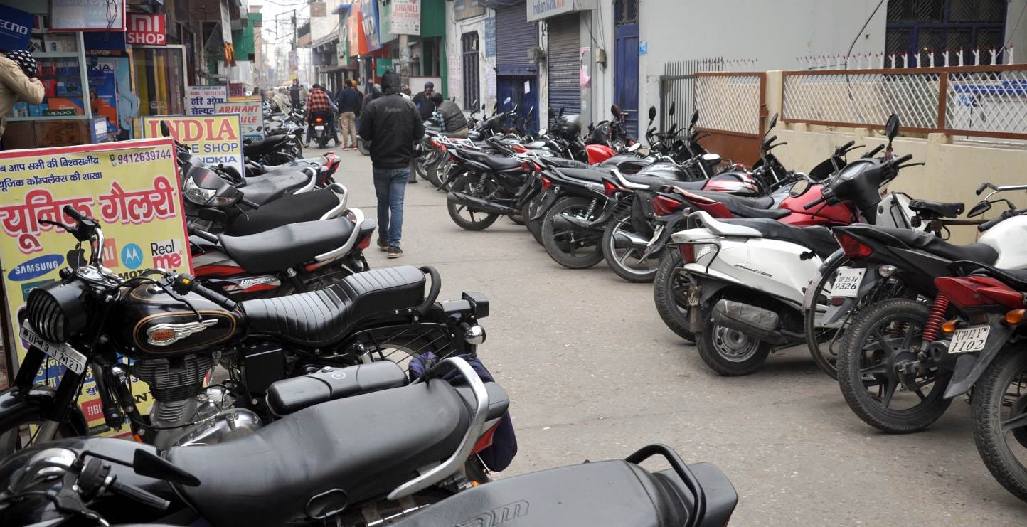 शामली वर्मा मार्किट में बाइको से लगा जाम शामली वर्मा मार्किट में बाइको से लगा जाम