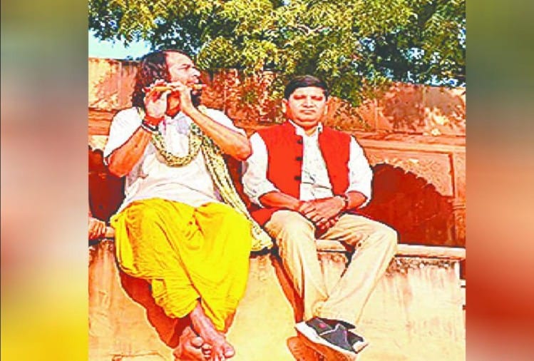 मित्र लक्ष्मण शर्मा के साथ प्रेम सरोवर पहुंचे तेजप्रताप यादव