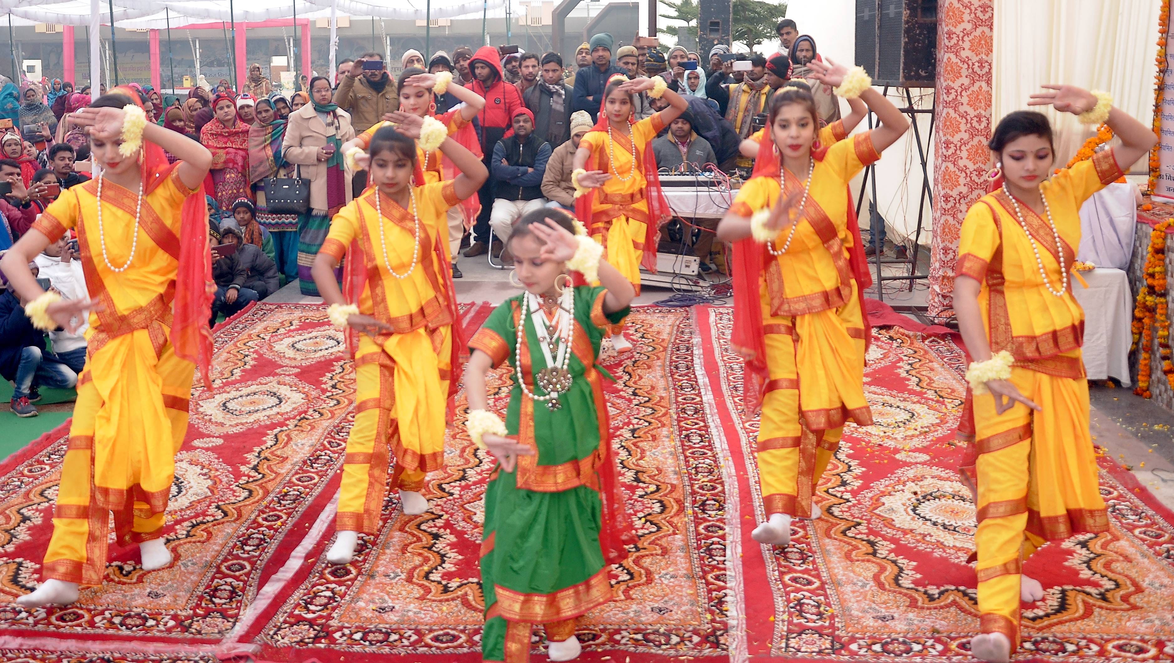 शामली दिल्ली रोड पर राष्ट्रीय आजीविका मिशन द्वारा आयोजित प्रेरणा दिवस पर सांस्कृतिक कार्यक्रम ? शामली दिल्ली रोड पर राष्ट्रीय आजीविका मिशन द्वारा आयोजित प्रेरणा दिवस पर सांस्कृतिक कार्यक्रम ?
