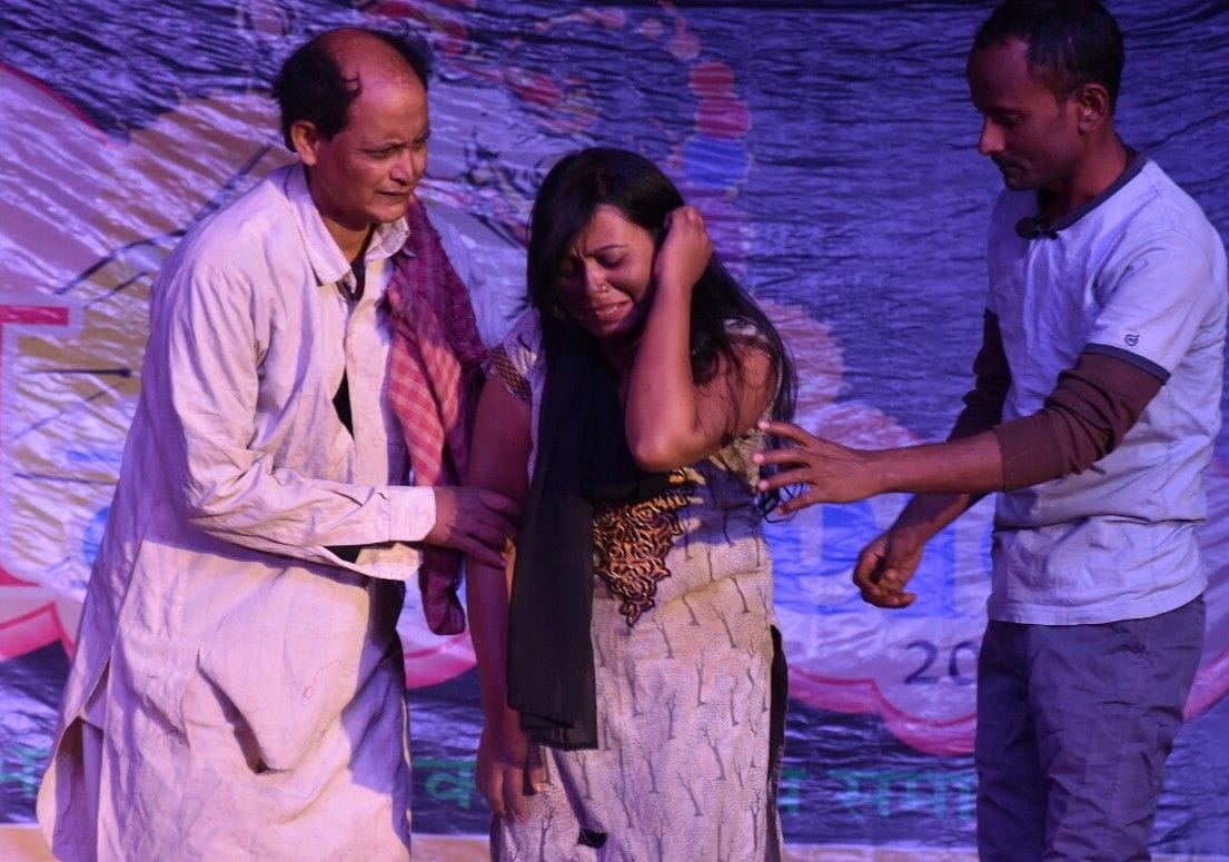वेस्ली इंटर कालेज में आयोजित रंग महोत्सव में अगर यही रफ्तार रही तो नाटक प्रस्तुत करते मुगंर बिहा? वेस्ली इंटर कालेज में आयोजित रंग महोत्सव में अगर यही रफ्तार रही तो नाटक प्रस्तुत करते मुगंर बिहा?