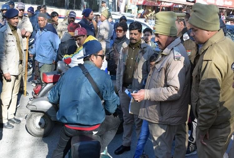 Nainital Police Cut Thailand Youths Challan for not wearing Helmet on New Year 2020