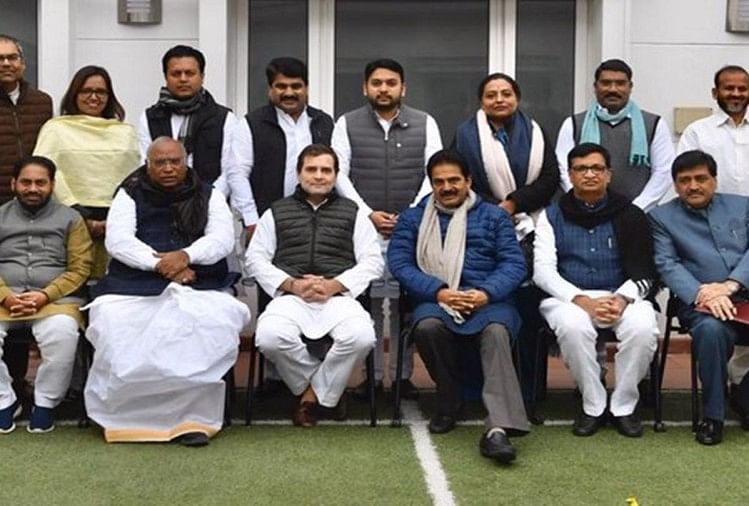 राहुल गांधी की महाराष्ट्र सरकार के कांग्रेस मंत्रियों के बीच बैठक