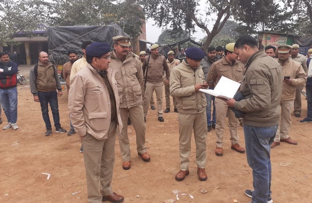 attempt of cash van loot in kaushambi attempt of cash van loot in kaushambi