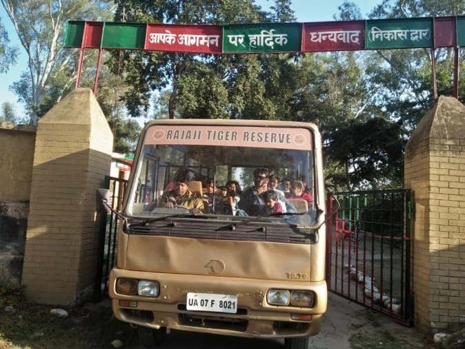 नव वर्ष में हरिद्वार रेंज में जाते यात्री ।