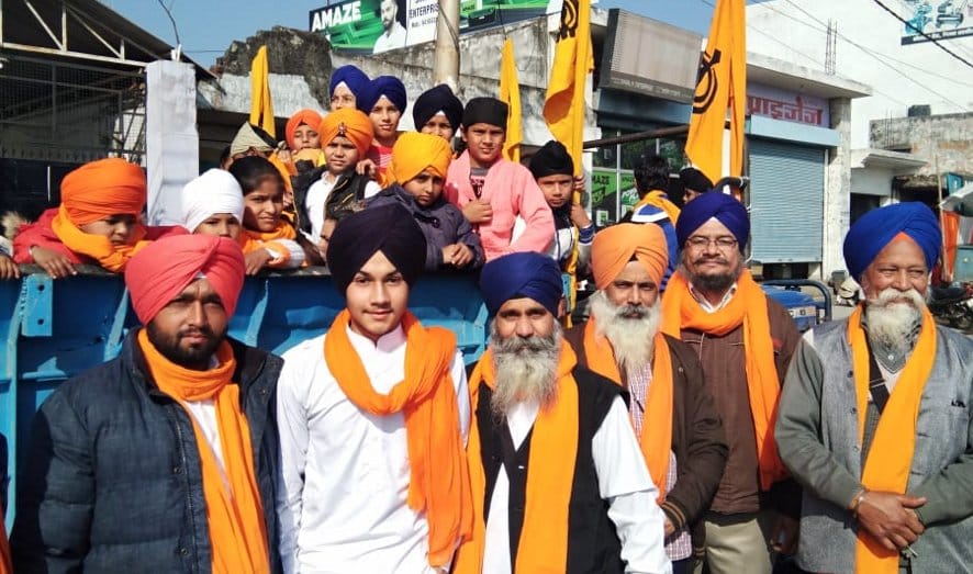 नजीबाबाद में निकाले गए नगर कीर्तन में शामिल सुभाषनगर गुरूद्वारे की कीर्तन मंडली। नजीबाबाद में निकाले गए नगर कीर्तन में शामिल सुभाषनगर गुरूद्वारे की कीर्तन मंडली।