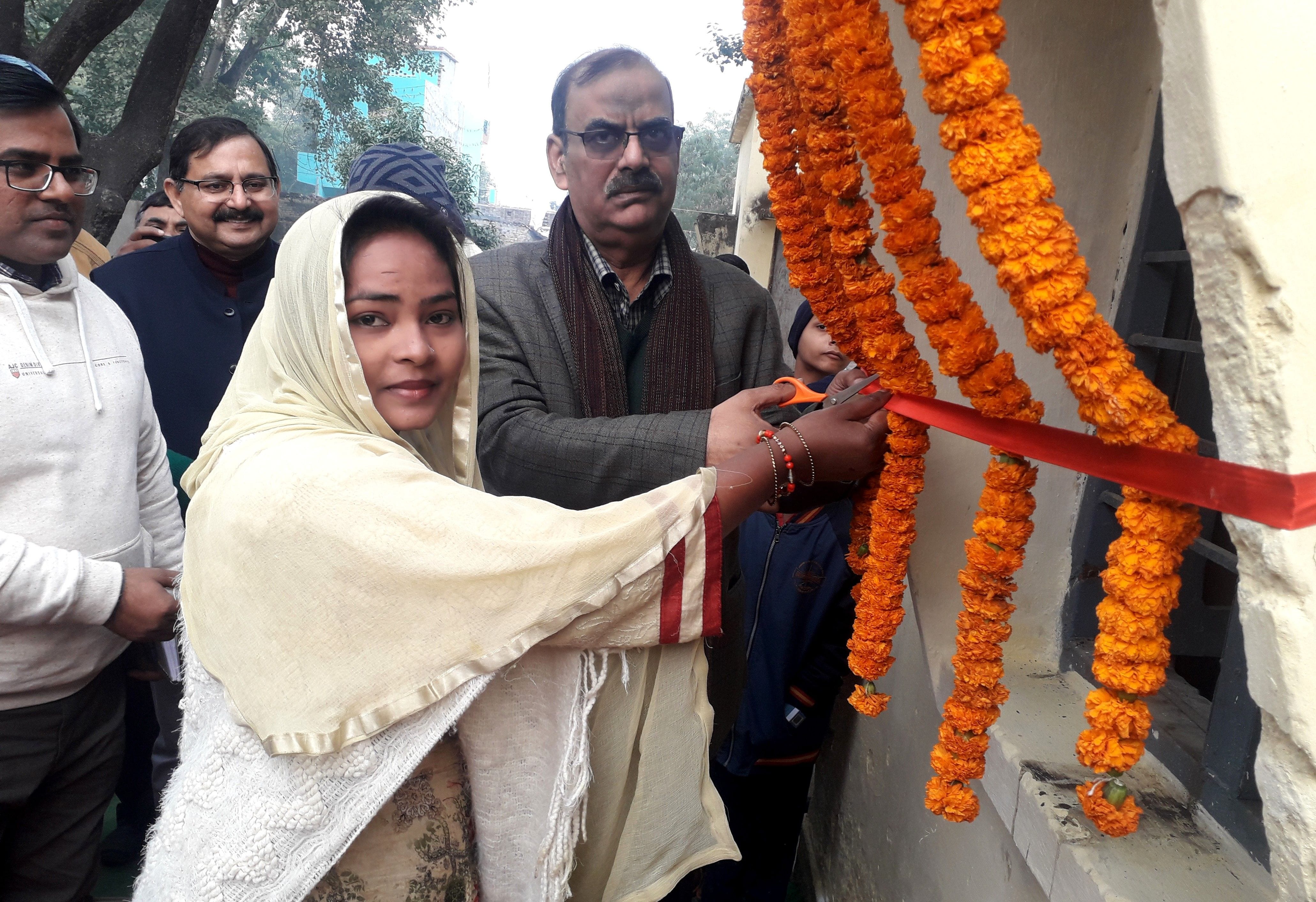 हरैया विकास खंड में प्रेरणा जलपान गृह का उद्घाटन करते डीएम एनपी सिंह। हरैया विकास खंड में प्रेरणा जलपान गृह का उद्घाटन करते डीएम एनपी सिंह।