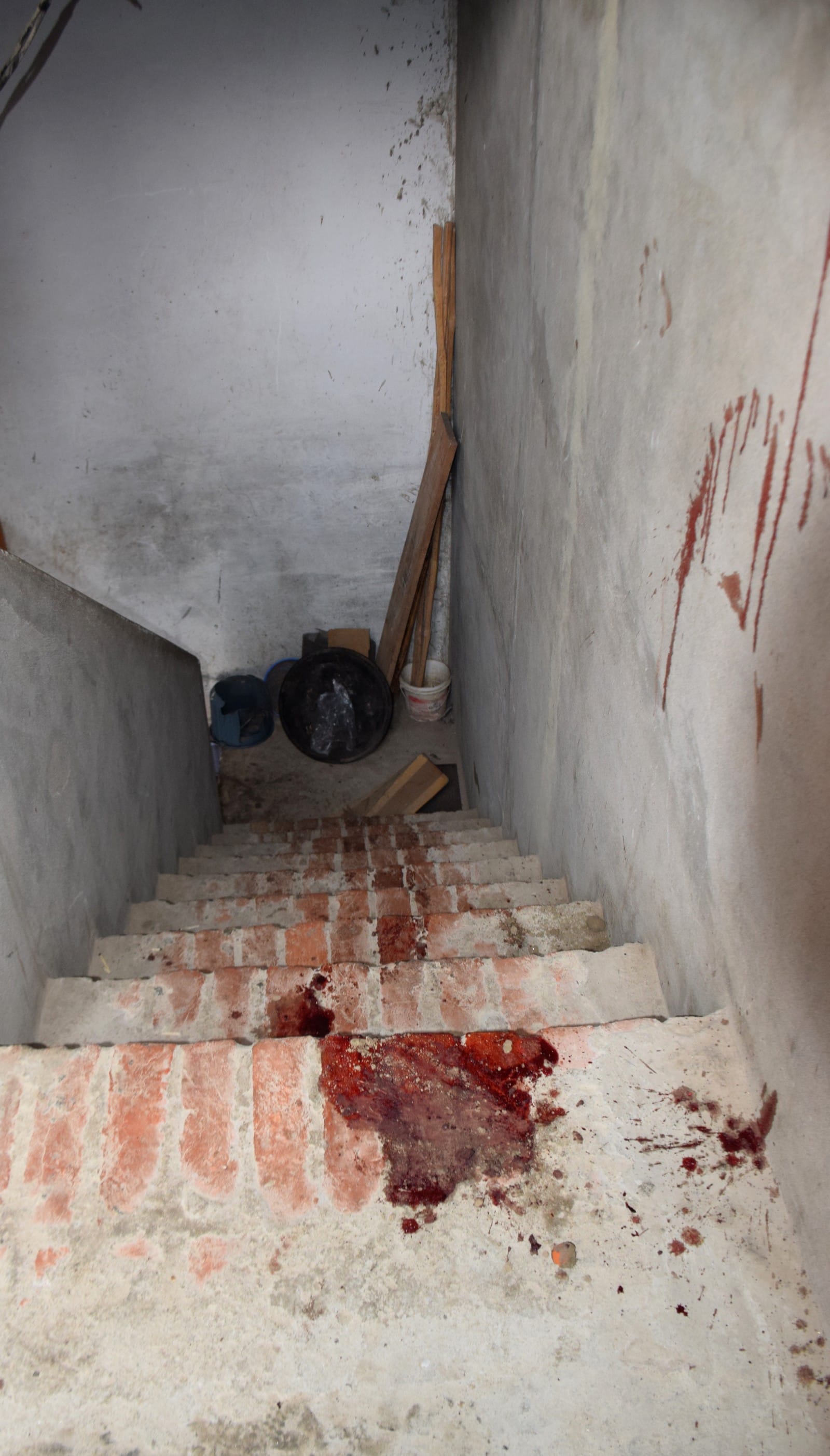 वेलईसा स्थित न्यू कालोनी में एक घर के इसी स्थान पर हुई हत्या। वेलईसा स्थित न्यू कालोनी में एक घर के इसी स्थान पर हुई हत्या।