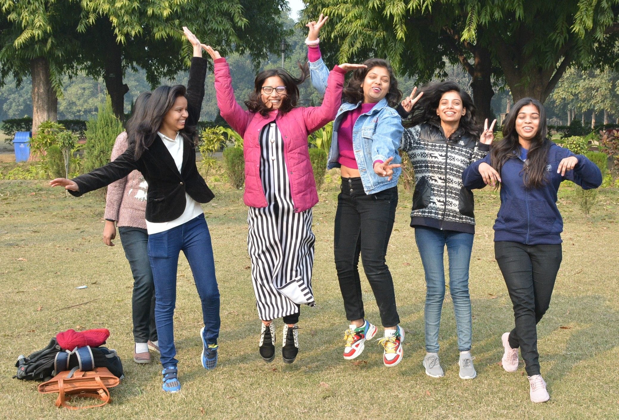 नकवी पार्क में नए साल में मस्ती करती युवतियां। नकवी पार्क में नए साल में मस्ती करती युवतियां।