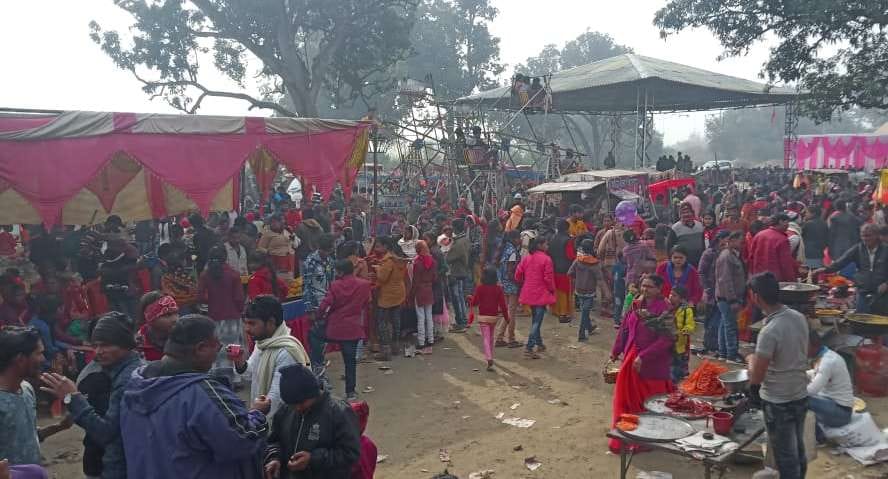 नगरा स्थित खनवर गांव में नववर्ष पर लगे मेले में धुम मचाते बच्चे। नगरा स्थित खनवर गांव में नववर्ष पर लगे मेले में धुम मचाते बच्चे।