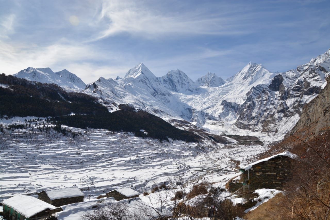 दारमा घाटी के पंचाचूली ग्लेशियर के निकट बसा दांतू गांव में बर्फबारी का नजारा। अमर उजाला दारमा घाटी के पंचाचूली ग्लेशियर के निकट बसा दांतू गांव में बर्फबारी का नजारा। अमर उजाला