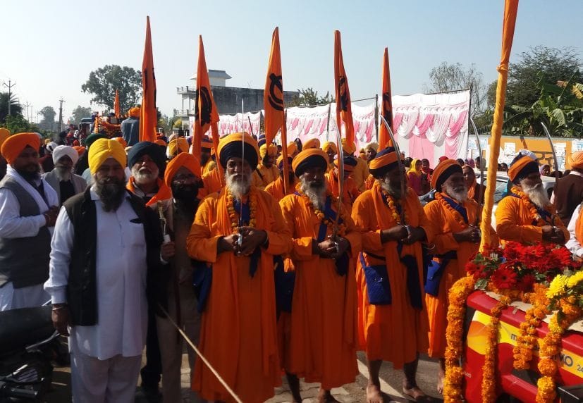 गदरपुर में नगर कीर्तन में शामिल पंच प्यारे। गदरपुर में नगर कीर्तन में शामिल पंच प्यारे।