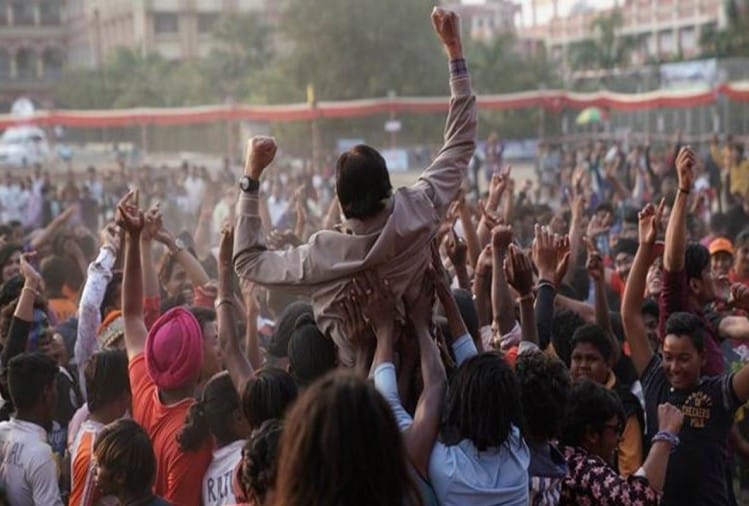 अमिताभ बच्चन की फिल्म 'झुंड' का पहला पोस्टर आया सामने, कल लॉन्च होगा टीजर - Entertainment News: Amar Ujala