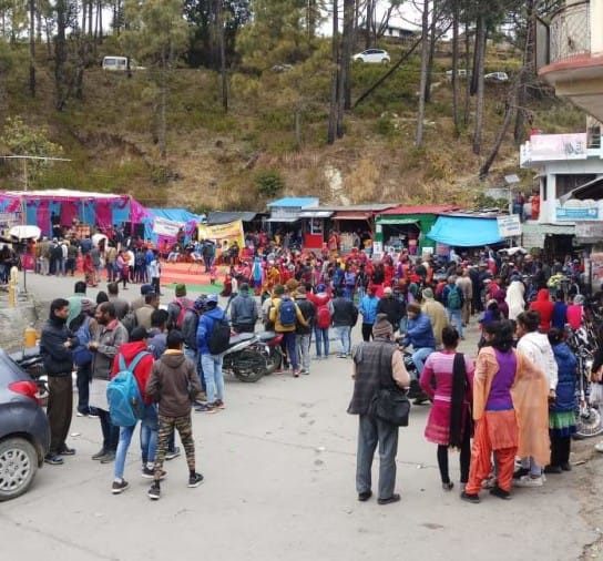 धुमाकोट महोत्सव में उमड़ी लोगों की भीड़