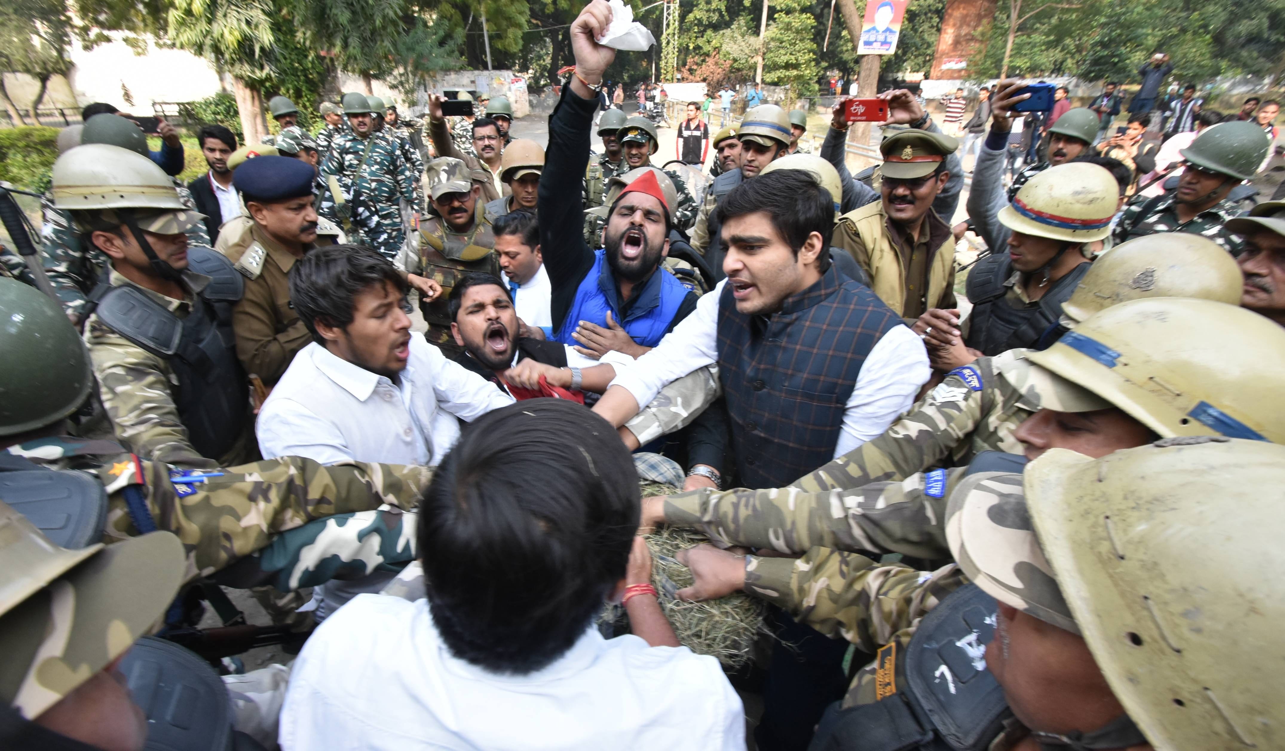 Allahabad university sutudents demonstrated in solidarity wity JNU Allahabad university sutudents demonstrated in solidarity wity JNU