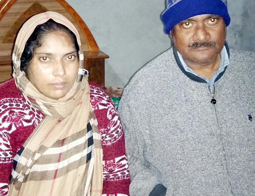 डकैती का शिकार शिक्षक और उनकी पत्नी