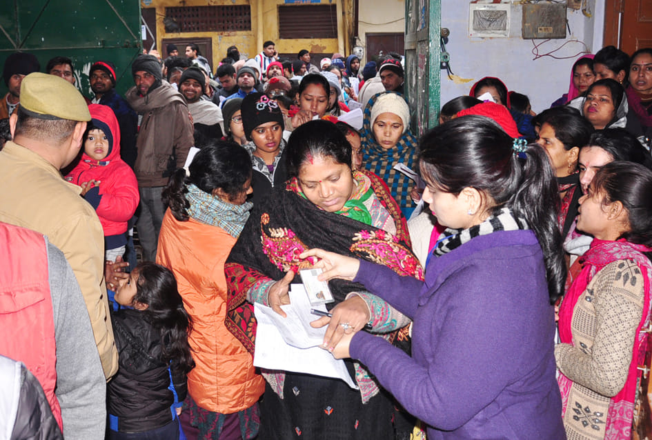 इस्लामिया मुस्लिम गर्ल्स इंटर कॉलेज पर टीईटी की परीक्षा के दौरान चैकिंग करते शिक्षक इस्लामिया मुस्लिम गर्ल्स इंटर कॉलेज पर टीईटी की परीक्षा के दौरान चैकिंग करते शिक्षक