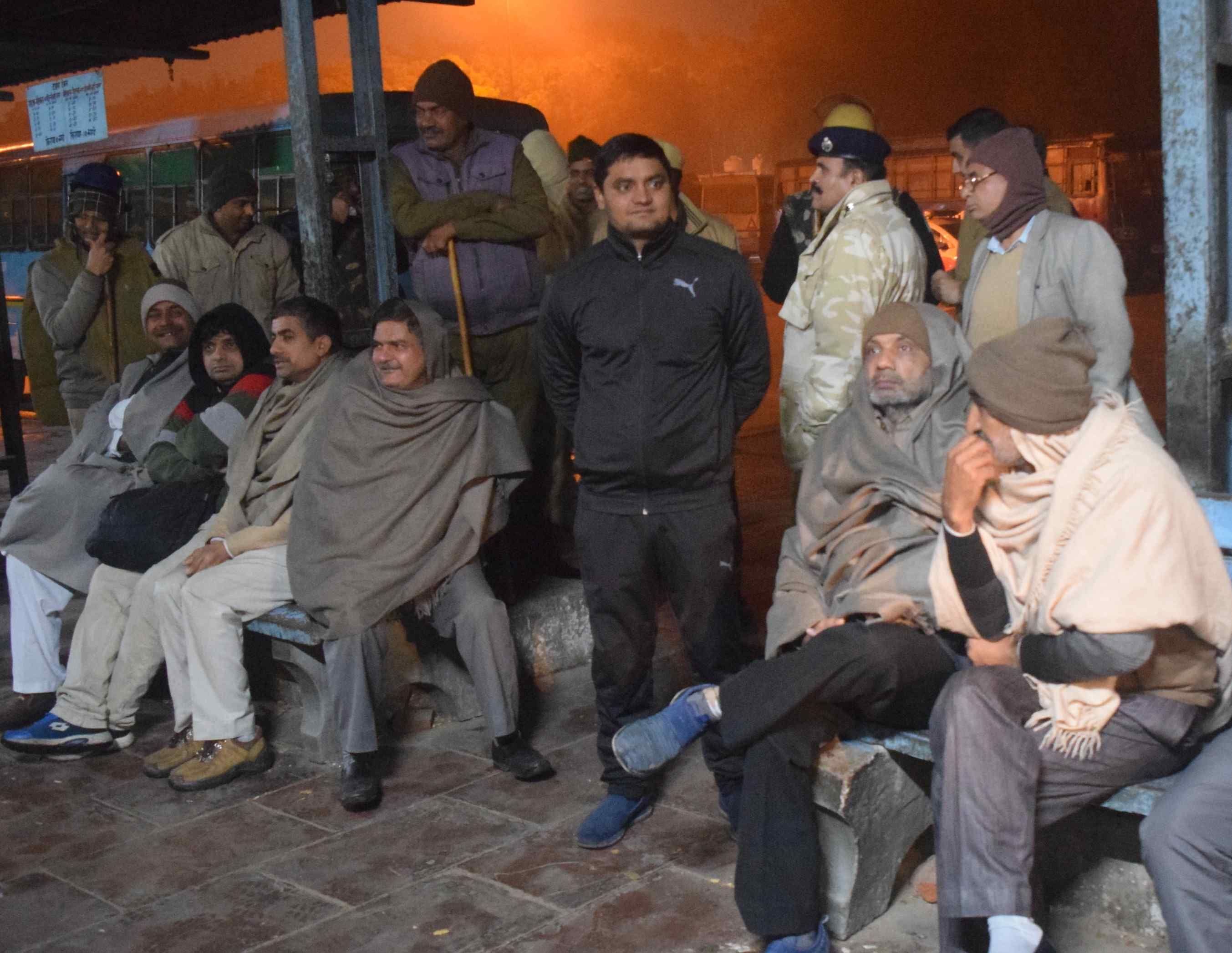 कर्मचारियों के राष्ट्रव्यापी हड़ताल के दौरान बुधवार को नए बस स्टैंड के वर्कशाप पर से हटाए गए हडत?
