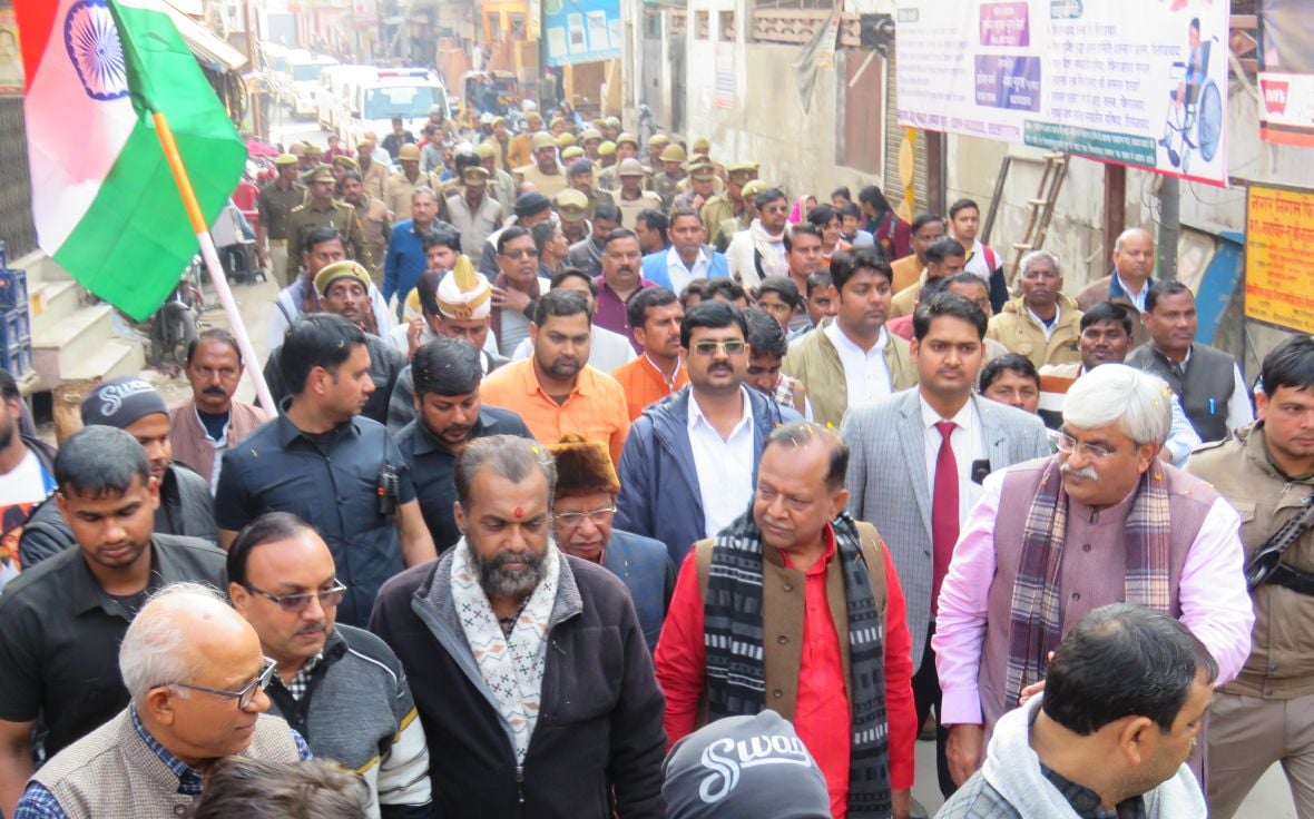 फिरोजाबाद। नागरिकता संशोधन कानून के समर्थन में विशाल जनसभा एवं पथसंचलन में साथ चलते प्रभारी मंत फिरोजाबाद। नागरिकता संशोधन कानून के समर्थन में विशाल जनसभा एवं पथसंचलन में साथ चलते प्रभारी मंत