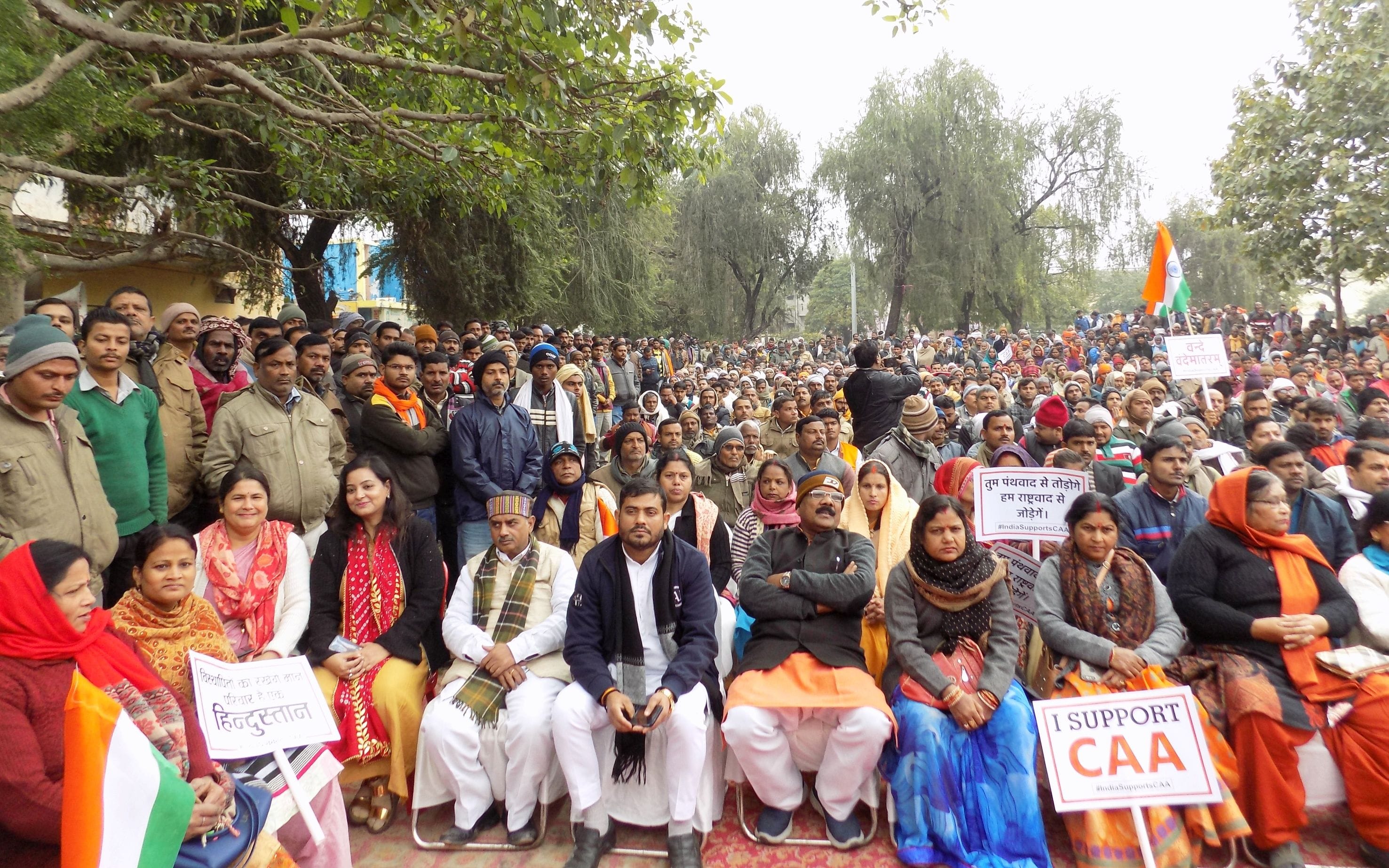 बलरामपुर के तुलसीपार्क में भाजपा की जागरूकता गोष्ठी में मौजूद भाजपाई व नगरवासी। बलरामपुर के तुलसीपार्क में भाजपा की जागरूकता गोष्ठी में मौजूद भाजपाई व नगरवासी।