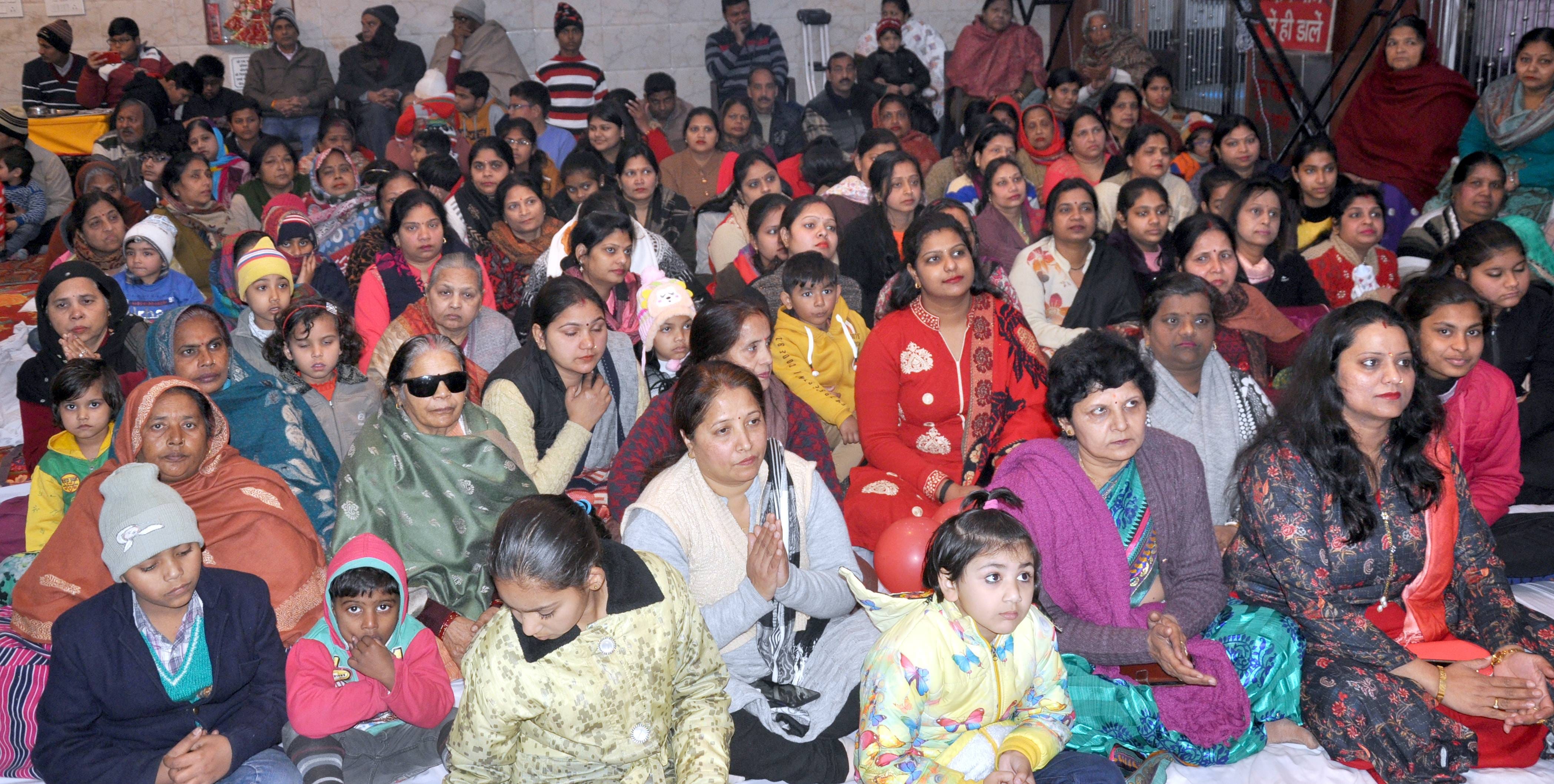 शामली में माँ शाकुम्भरी देवी के जन्मोत्सव पर शिव दुर्गा मन्दिर में आयोजित कार्यक्रम में भाग लेत?