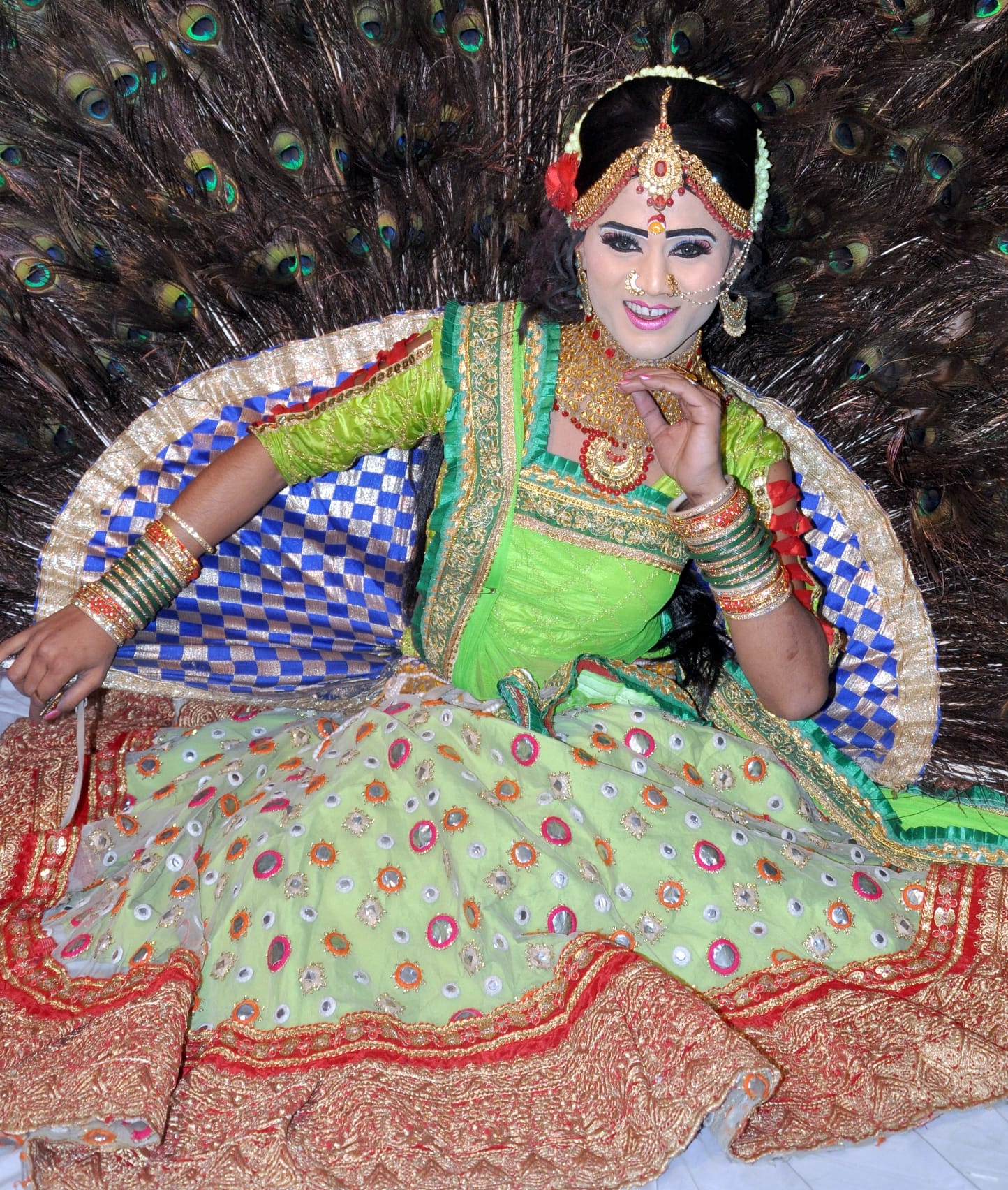 शामली में माँ शाकुम्भरी देवी के जन्मोत्सव पर शिव दुर्गा मन्दिर में राधा कुष्ण की वेशभूषा में नृत?