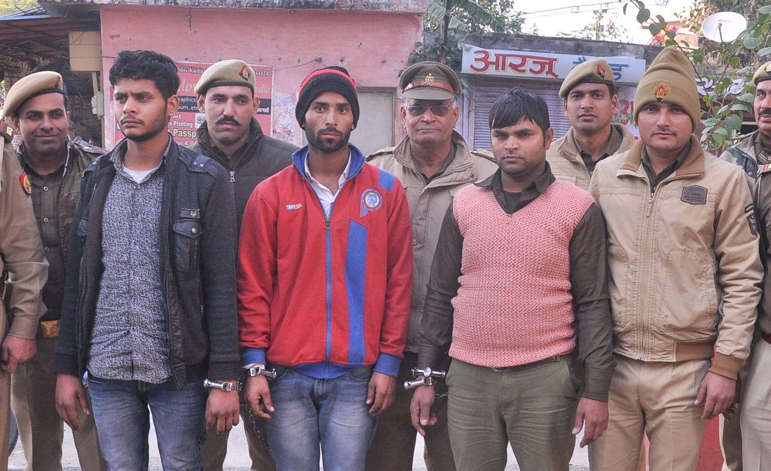 नई मंडी पुलिस की गिरफ्त में आये मिलावट के आरोपी।