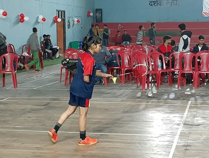 ंदिरा स्टेडियम में मैच खेलती स्वाति